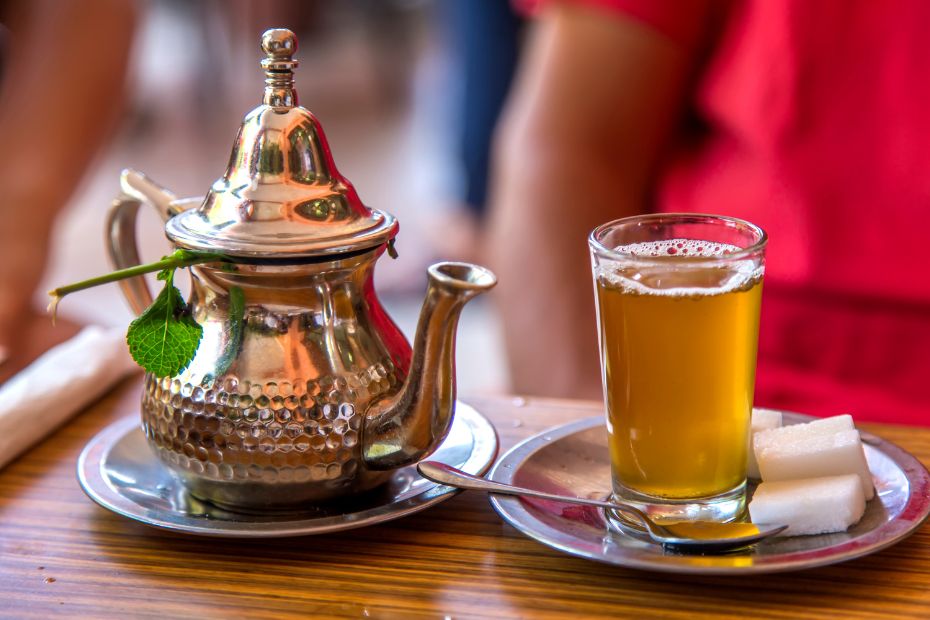moroccan-mint-tea-atay tea ceremony<br />